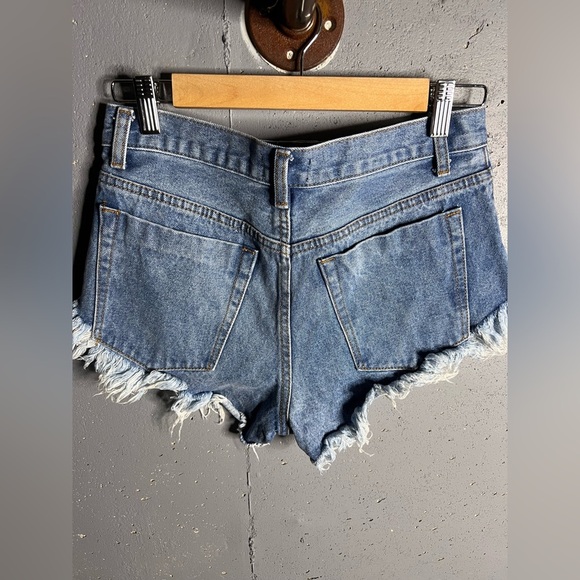 Superdown Revolve Button Fly Jean Shorts size 26 - Picture 4 of 10